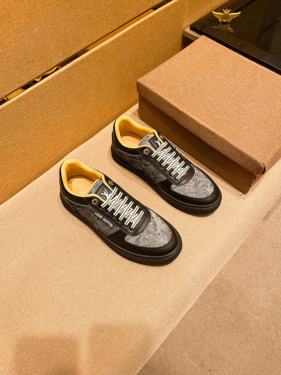 Men's shoes💰 400💰[LV]🔥Louis Vuitton, high-end men's shoes brand, official website 1:1 latest masterpiece: the upper is made of Italian imported first-layer cowhide with a comfortable and breathable lining➕original non-slip and wear-resistant outsole🔥, making walking more convenient and comfortable! An exclusive new model, a stunning work, a beautiful 1:1 replica [color] compared to the official quality! Create a fashionable personality to set off your uniqueness! A must-have for trendy men! Classic 🔥Size: 38-44 Color: 🔥 3⃣️colors available🔥.